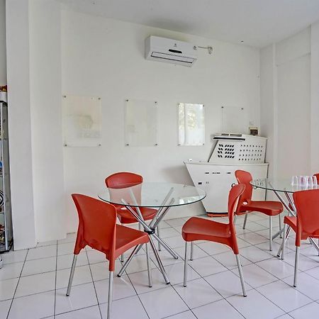 Oyo Life 91594 Bungah Residence Syariah Gresik Exterior photo