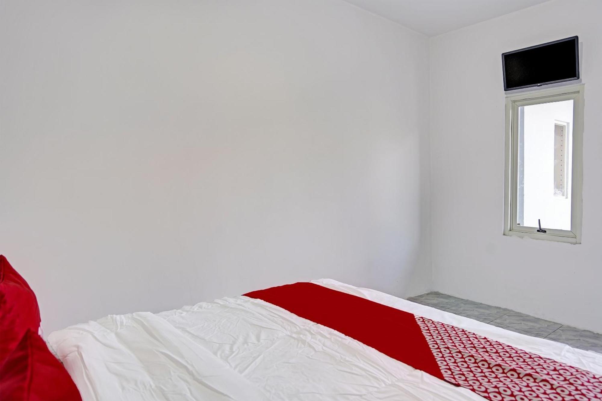 Oyo Life 91594 Bungah Residence Syariah Gresik Exterior photo